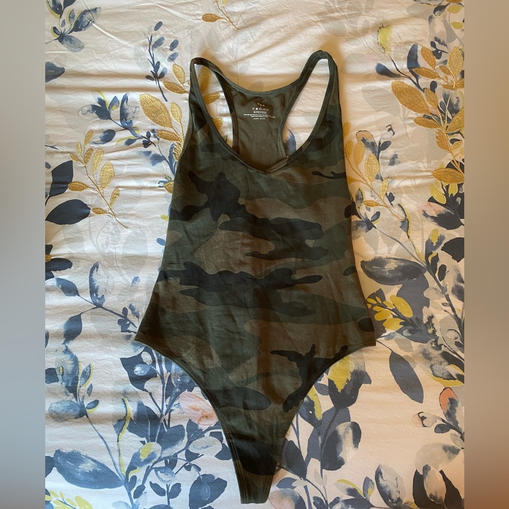 ARITZIA - TNA Cameo Tank Top Bodysuit